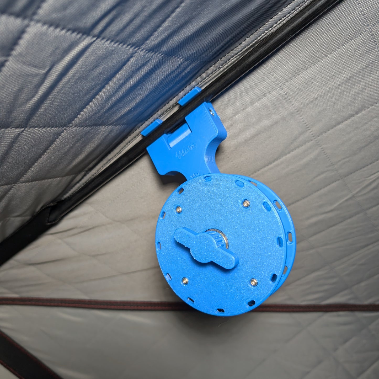 Rattle Reel for 10mm/11mm poles - Electric Blue